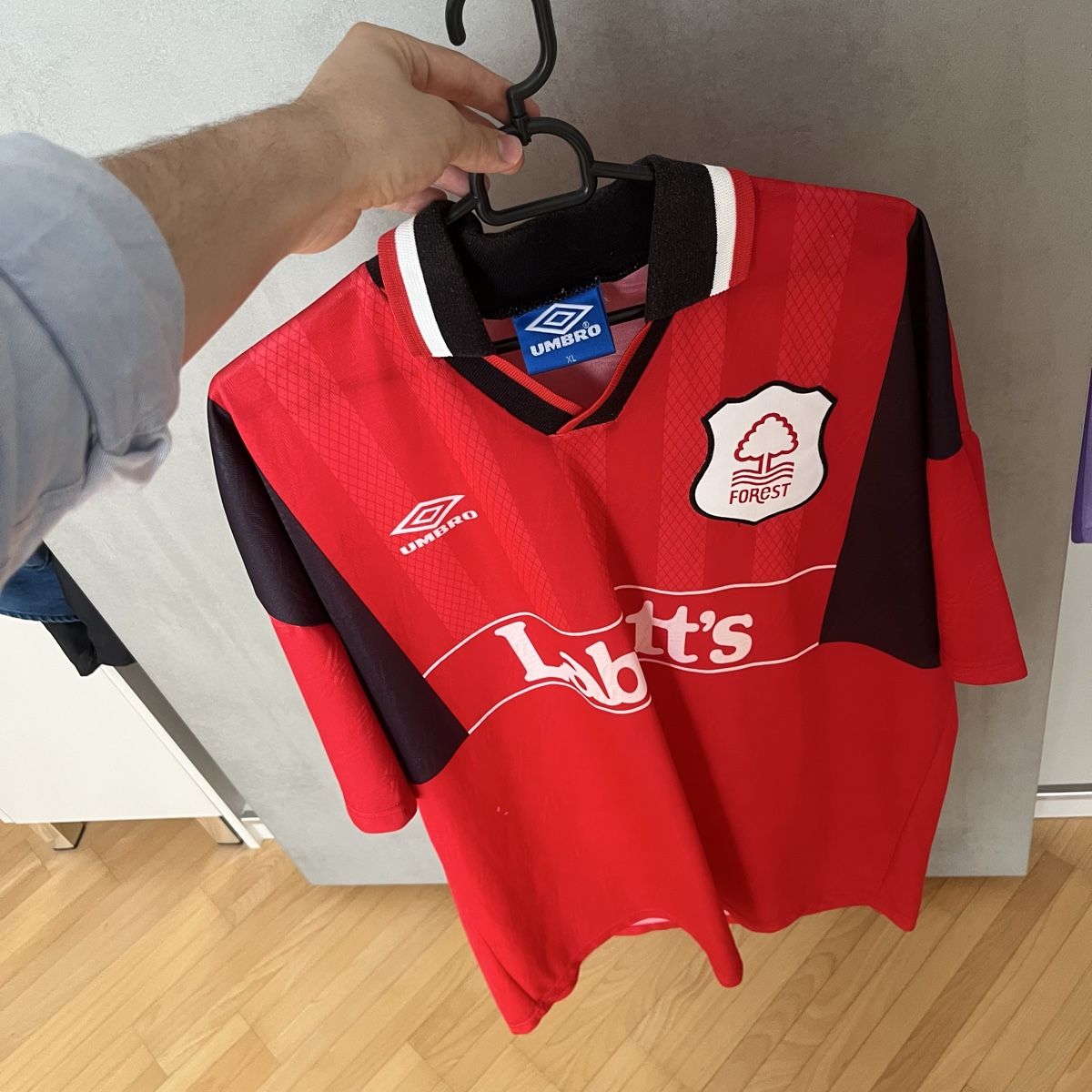 Umbro Canottiere & Pantaloni: Nottingham Forest Trikot Umbro 90s – Usato da Winterthur venduto da LaBodega