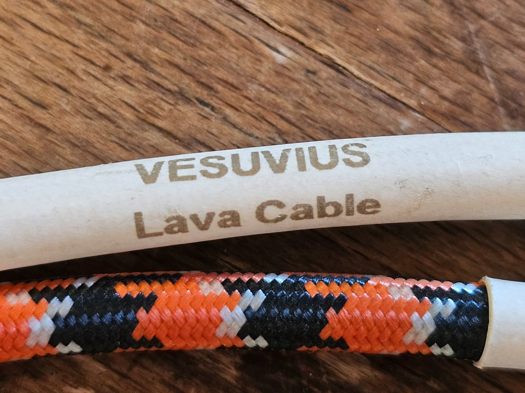 Cavi: CHINCH Vesuvius Lava Cable HI-Fi - 55 cm – Usato da Monte Carasso venduto da giave 2