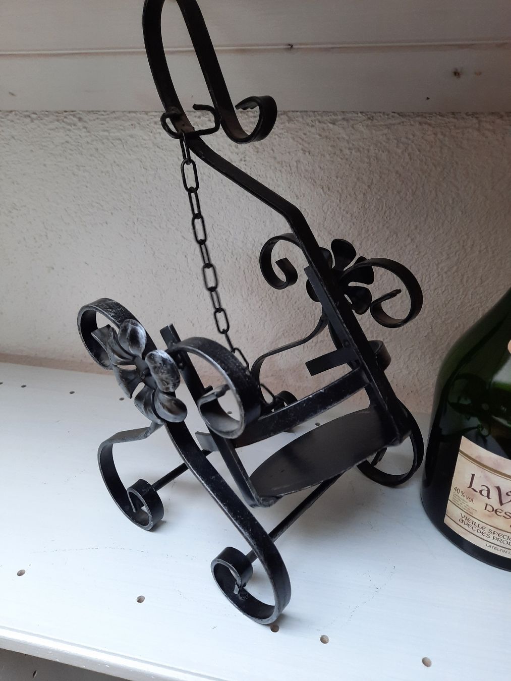 Portabottiglie: Vintage Schmiedeisengestell mit Schnapsflasche – Usato da Nottwil venduto da mar_jqm7 2
