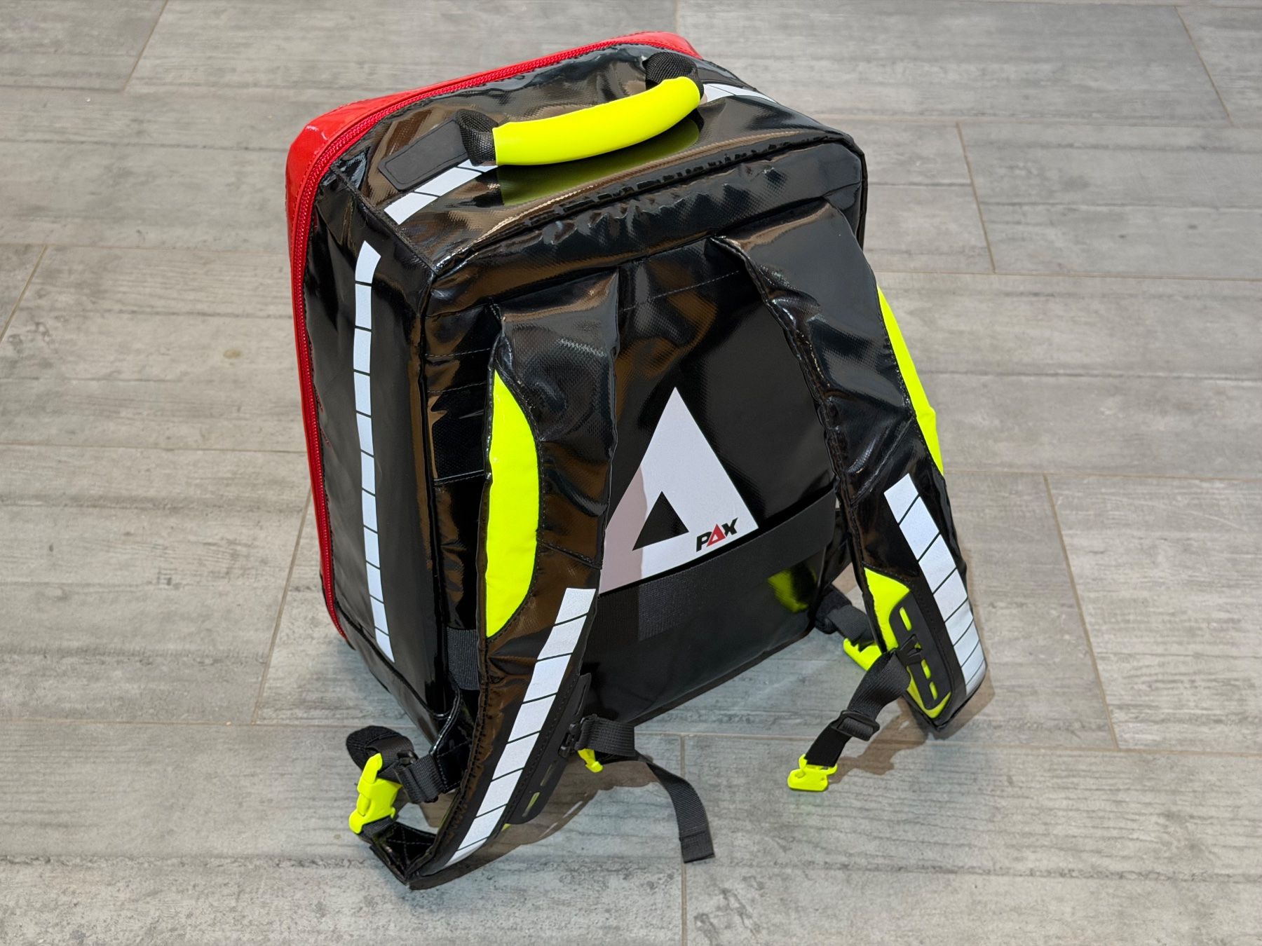 Zaini: PAX Notfallrucksack SEG klein in Rot – Usato da Meiringen venduto da sellswiss 1
