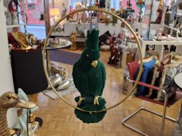 Papagei Grün geflockt in Ring Gold zum Hängen