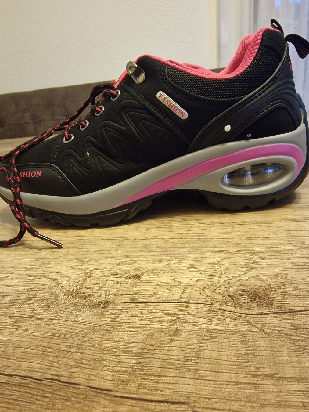 Scarpe da donna: Damen Wanderschuhe Gr. 40, schwarz/grau/pink – Nuovo (secondo la descrizione) da Laupen ZH venduto da girl_7 1