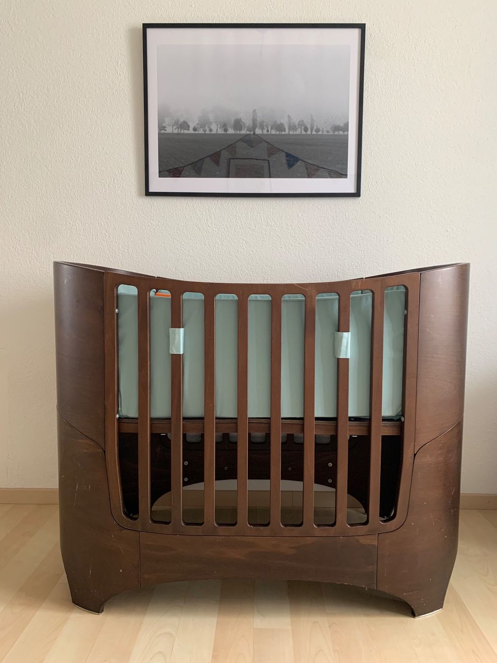 Leander Betten: Leander Walnut Classic Baby Cot + Junior Parts + Bumper – Gebraucht aus Kriens von mat_9gtt