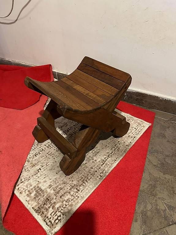 Sgabelli: Massivholz Hocker geschwungene Sitzfläche – Usato da Dübendorf venduto da rocki07 2