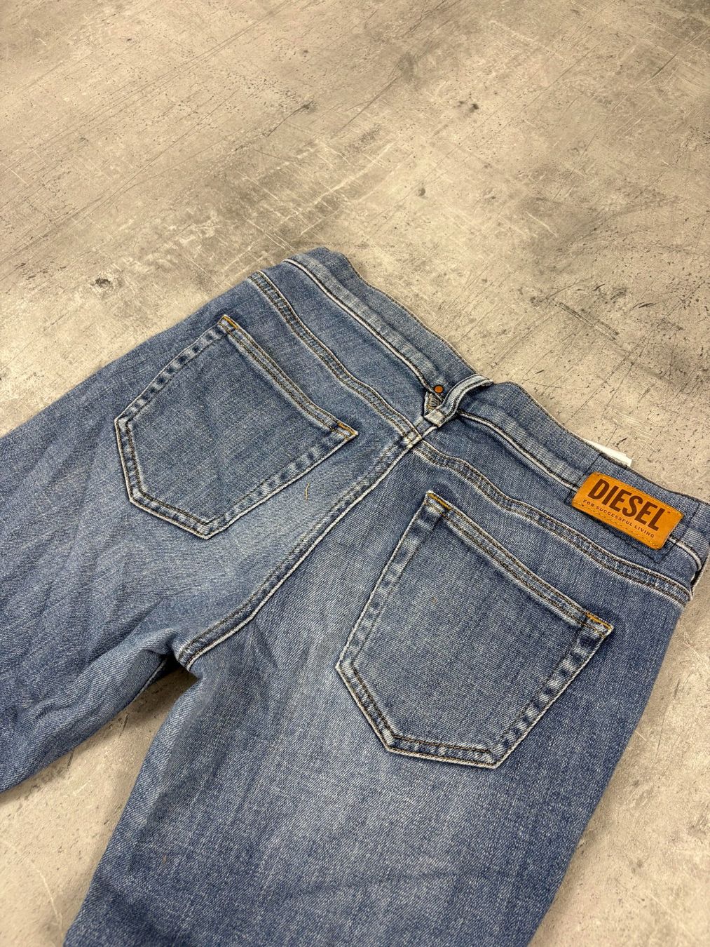 Diesel Jeans: Vintage Diesel Bootcut Flared Jeans (S) – Nuovo (secondo la descrizione) da Werdenberg venduto da hase.vintage 2