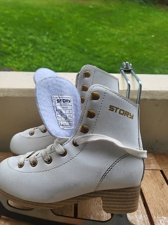 Schlittschuhe: Eiskunstlaufschlittschuhe – Gebraucht aus Zürich von Pommes0 1