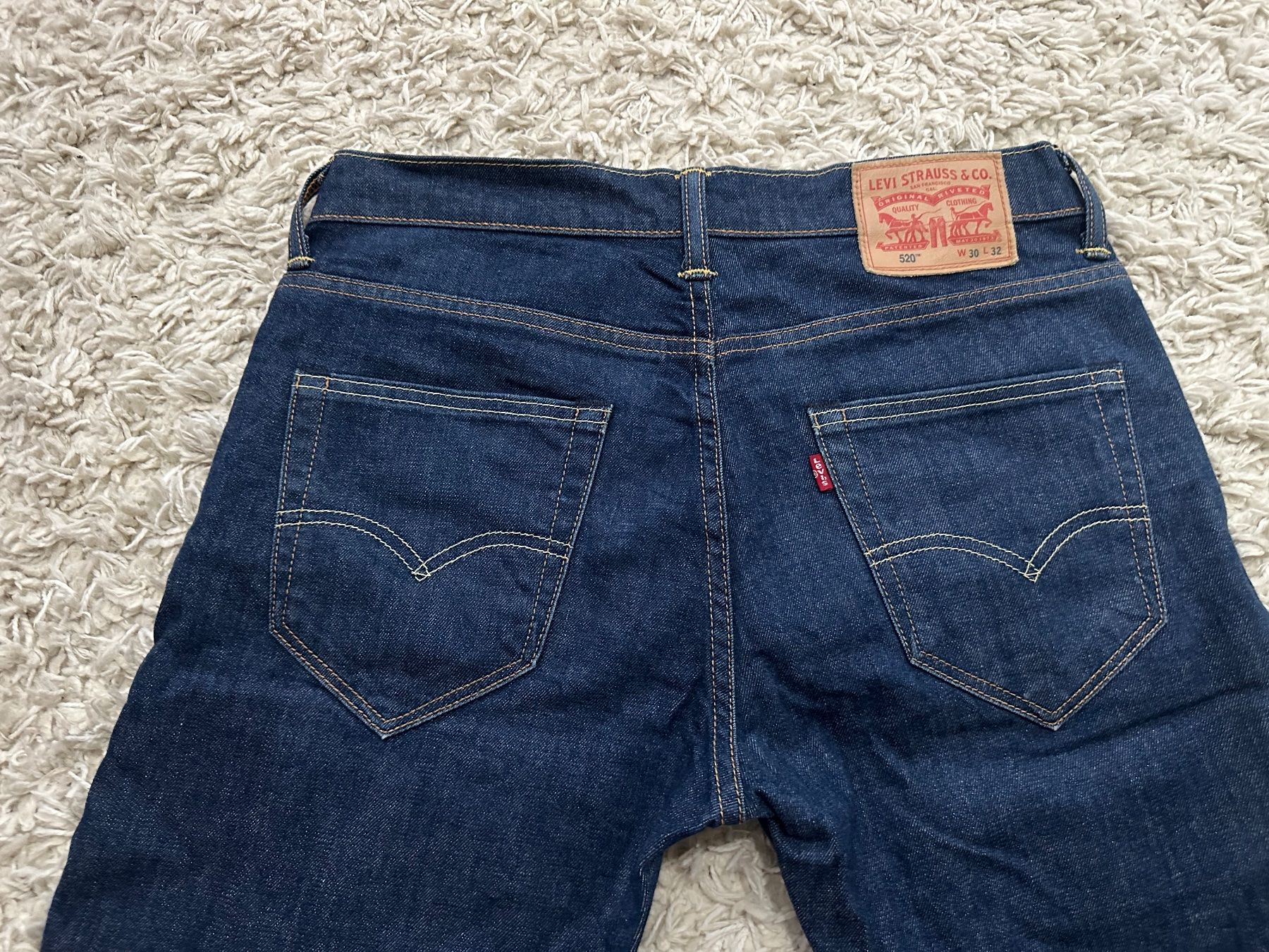 Levi's Jeans: Jeans LEVIS STRAUSS 520 Taille/Grosse W30 L32 – D'occasion à Bern par BrandVilla 2