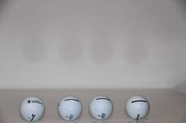 4 Golfbälle tour