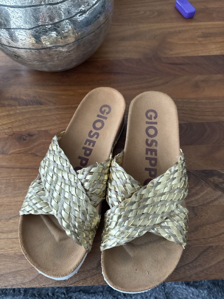 Scarpe da donna: Hausschuh von Gioseppo Gr 39 – Nuovo (secondo la descrizione) da Embrach venduto da Dmoney