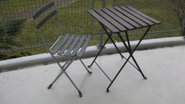 Gartentisch mit Stuhl