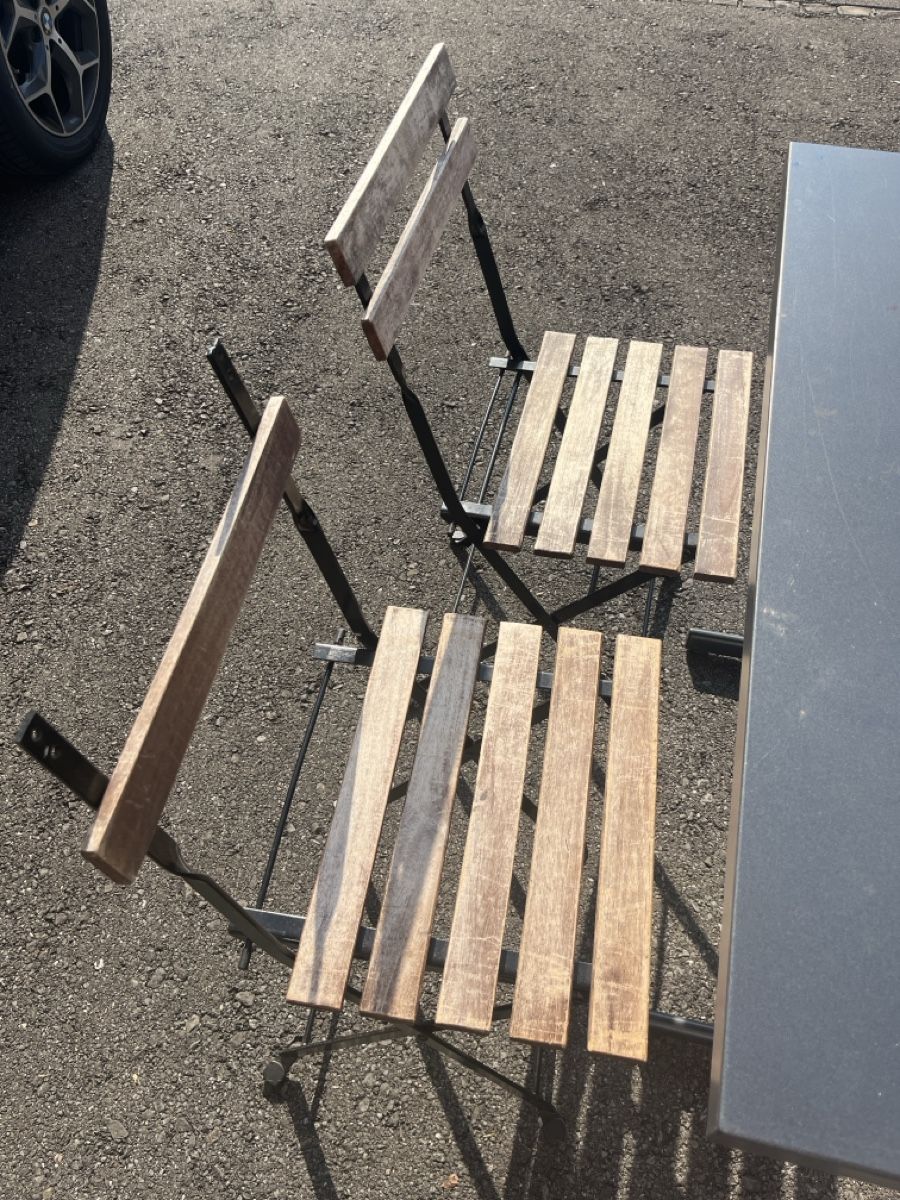 Set de table et chaises: Gartentisch mit vier Klappstühlen gebraucht – D'occasion à Luzern par sim_zyt9 1