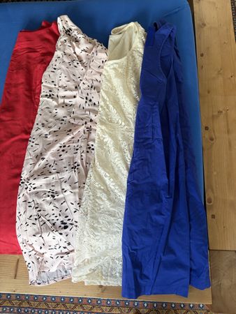 4 Damenkleider Paket: GANNI, United Colour und mehr