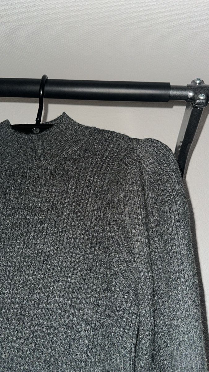 Only Vestiti: Graues Pulloverkleid mit Puffärmeln – Nuovo (secondo la descrizione) da Oftringen venduto da tola19 2