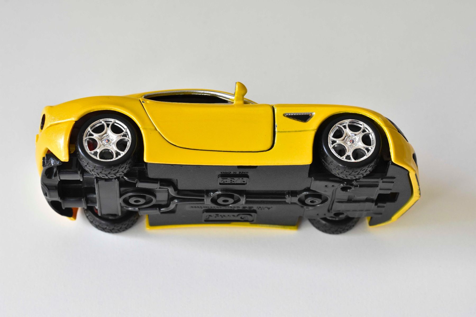 Alfa Romeo Modellini d'auto: Alfa 8c Competizione Modellauto – Usato da Schwerzenbach venduto da floridan 1