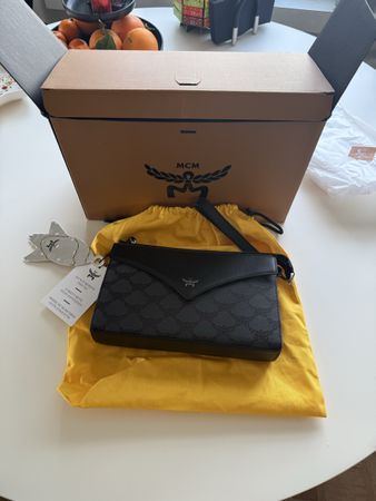 MCM Clutch/Handtasche in Schwarz - Neu mit Etikett!
