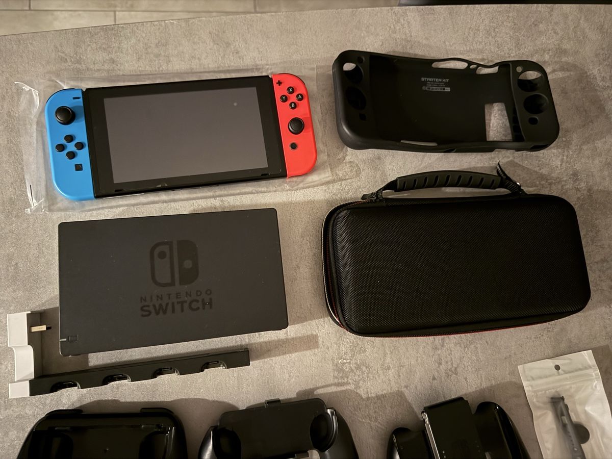 Nintendo Konsolen: Console Nintendo Switch avec accessoires – Gebraucht aus Remaufens von Carl_DS 1
