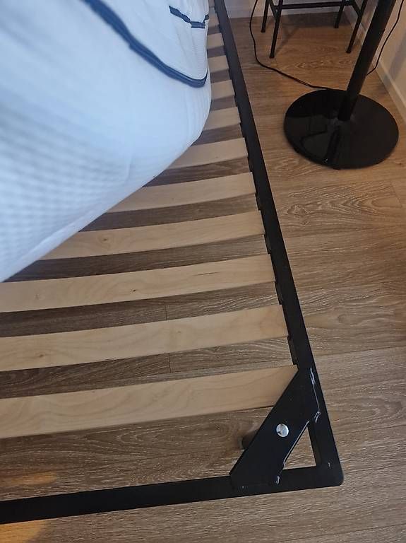 Lits: Double mattress & bed frame - Doppelbett & Lattenrost – D'occasion à Zürich par ari_6d2y 3
