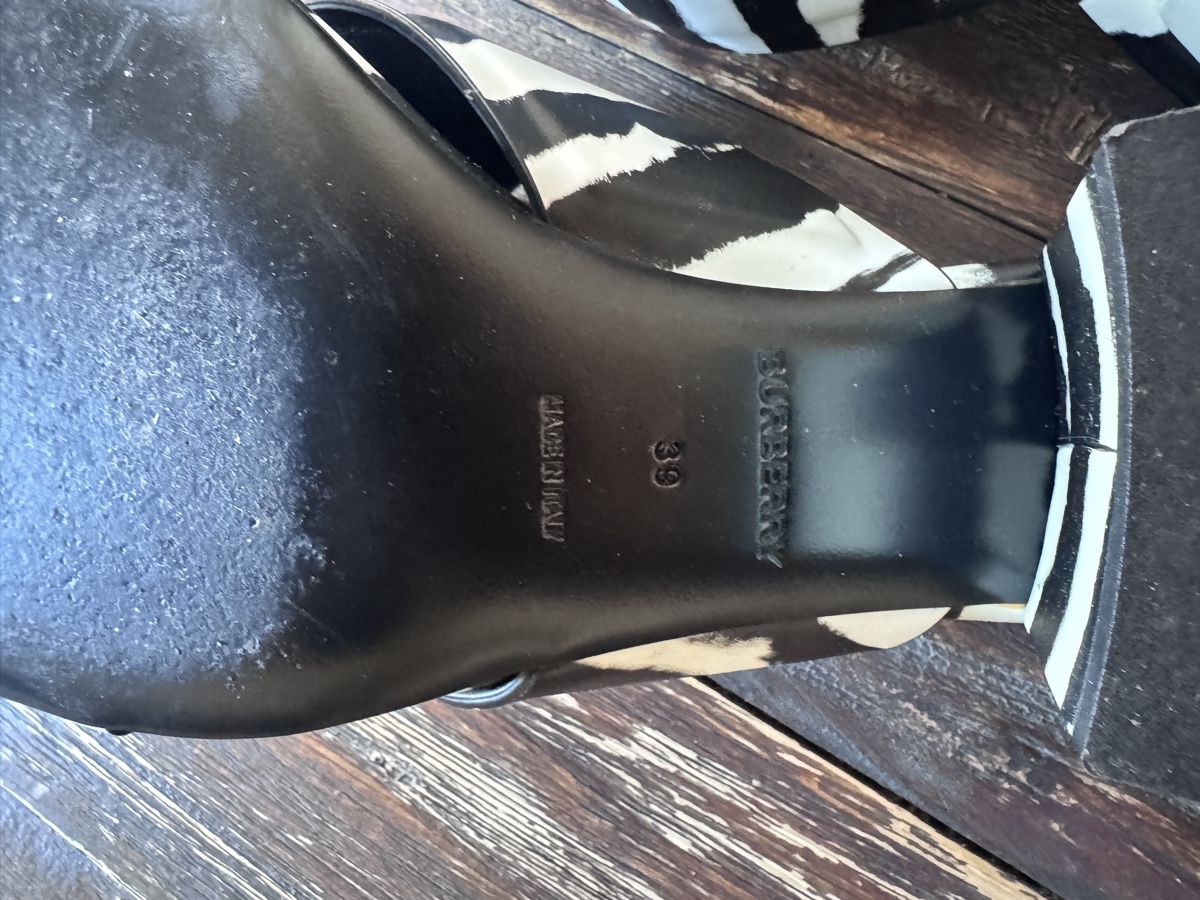 Damenschuhe: Burberry Zebra Pantoletten, Gr. 39 – Neu (gemäss Beschreibung) aus Dietikon von _cfic_ 4