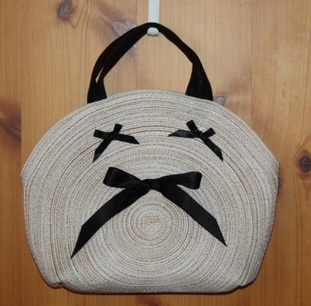 Tasche beige - schwarz mit Satin Schleifen