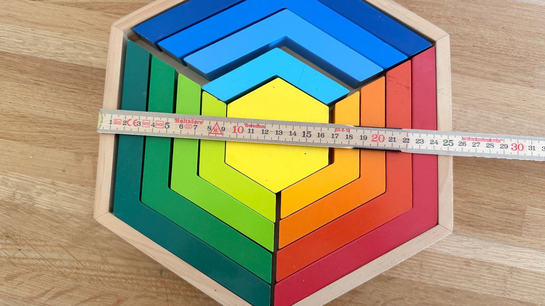 Puzzles: Puzzle - Hexagonal Steckpuzzle Holz Regenbogen Grimms – Gebraucht aus Winterthur von Secondhand-Family 2