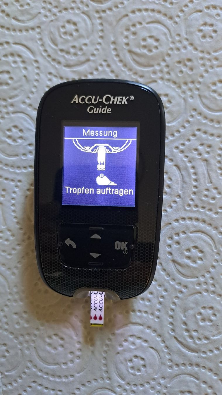 Accu-Chek Medizinische Geräte: Blutzuckermessgeraet Accu-Chek Guide mit Zubehoer – Gebraucht aus Orpund von Ricooder 1