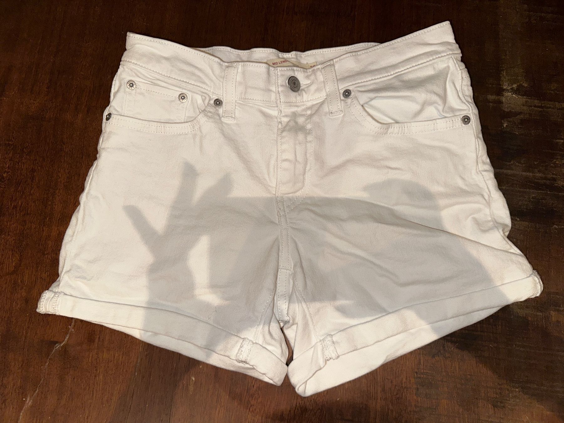 Levi's Jeans: Levi Mid Lenght Short 28 – D'occasion à Heerbrugg par cheedsk