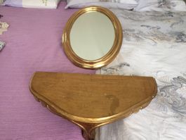 Ovaler Spiegel mit Konsole