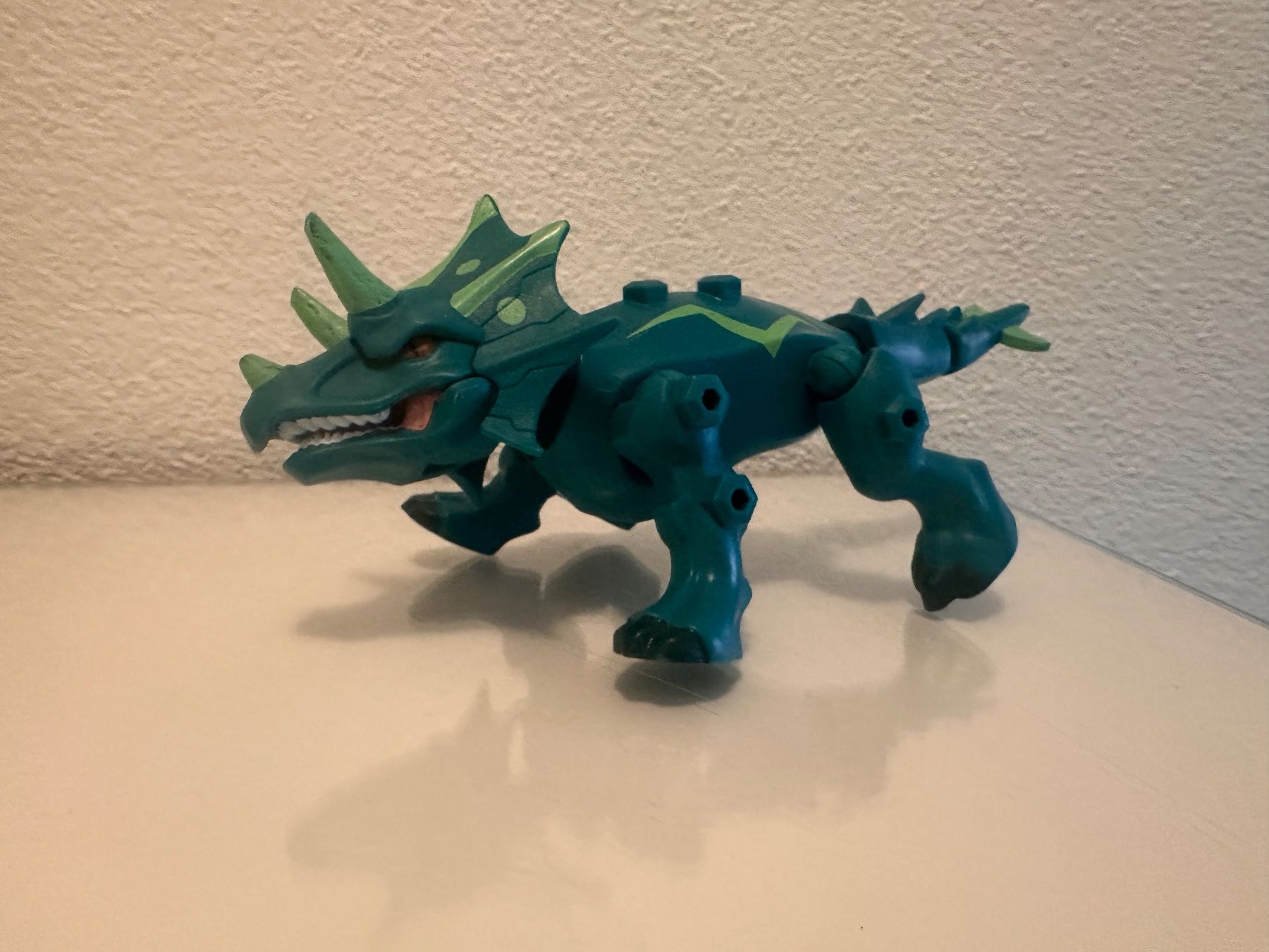 Spielzeuge: Dinosaurier Transformers 4 Stück – Gebraucht aus Alpnach Dorf von ljusja 2