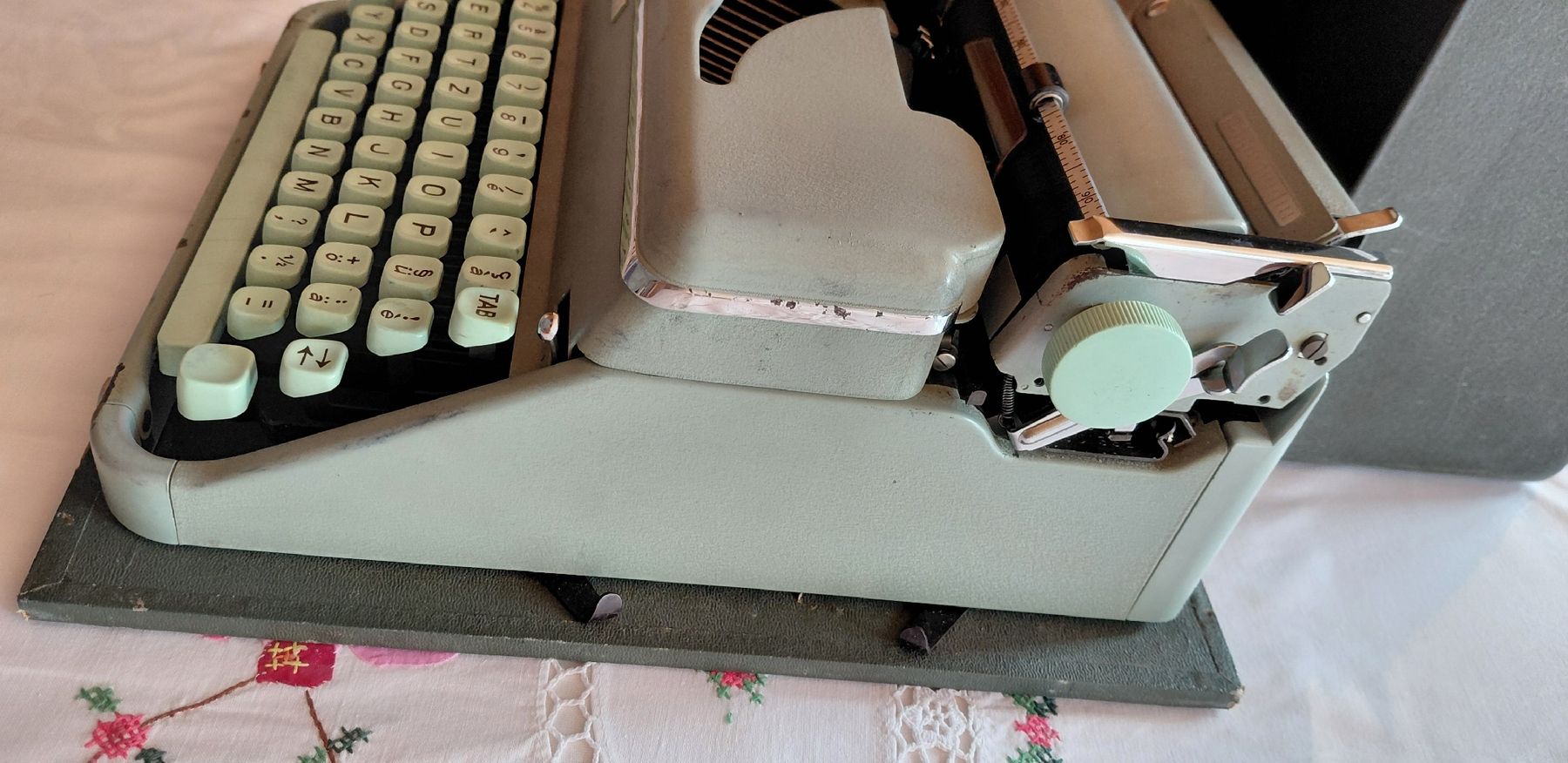 Hermès Macchine da scrivere: mintgrüne Hermes 2000 Schreibmaschine – Usato da Trogen venduto da Limboo 3