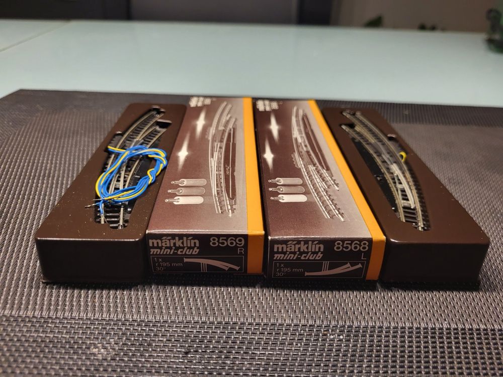 Märklin Z 8562 + 8563 Weichenpaar (6) (Gebraucht) in für CHF 38 – mit