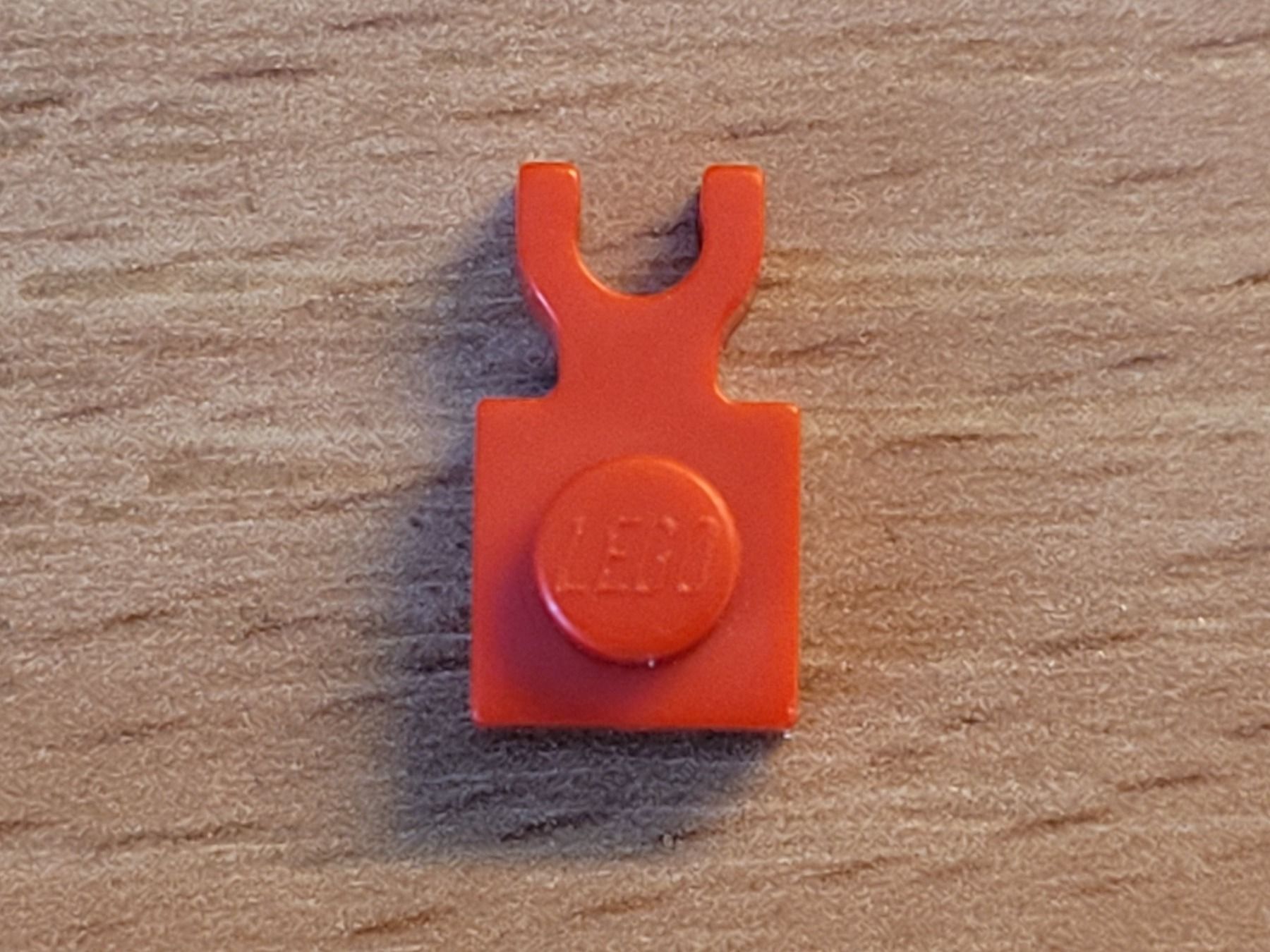 Lego Kit di costruzioni: Lego - Pièce de rechange - 1x rouge de forme spéciale – Usato da Payerne venduto da tintin08