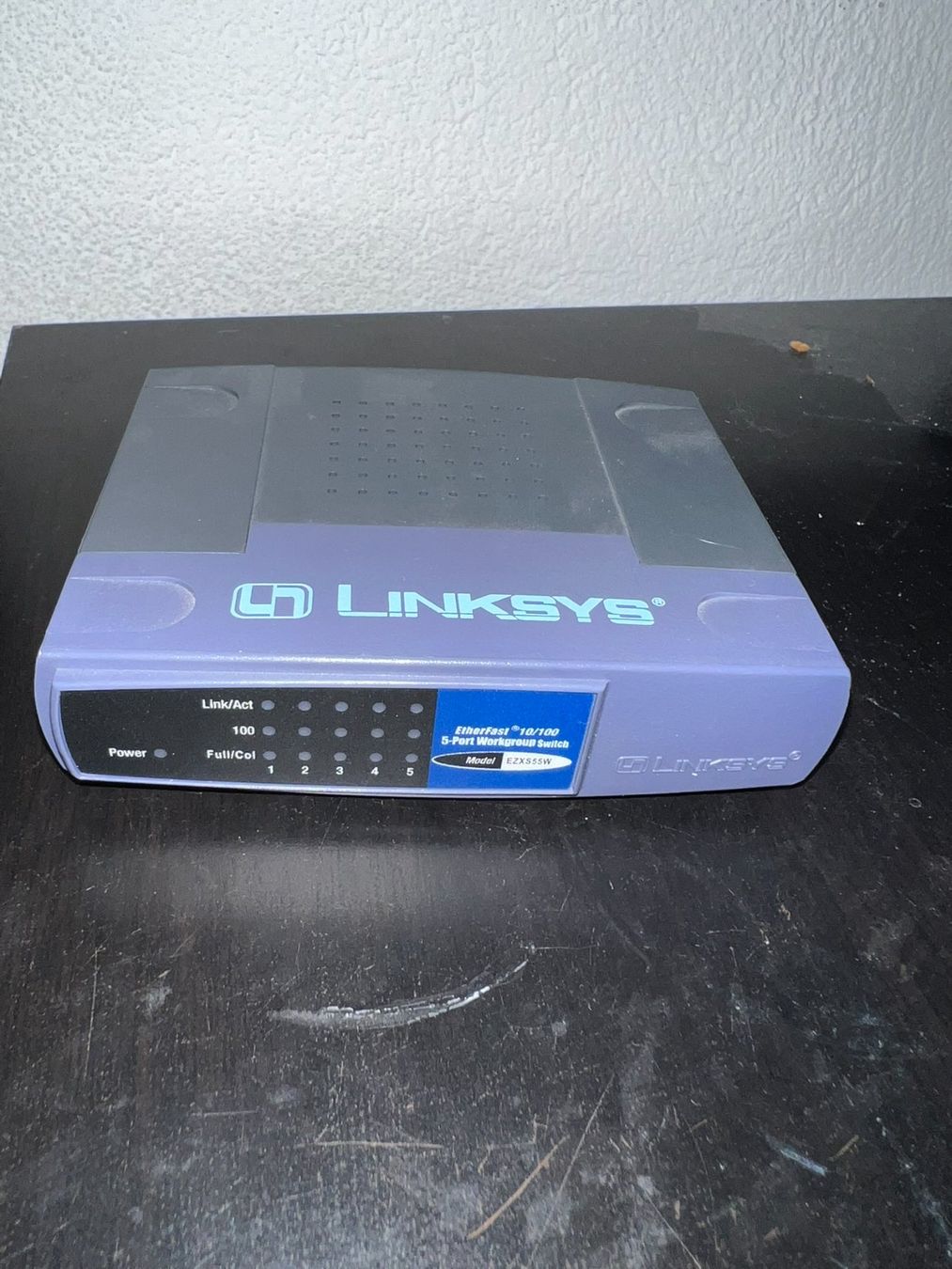 Hub & Switch: Linksys EtherFast EZXS55W 5-Port Switch 10/100 – Usato da Volketswil venduto da Lootington_Post