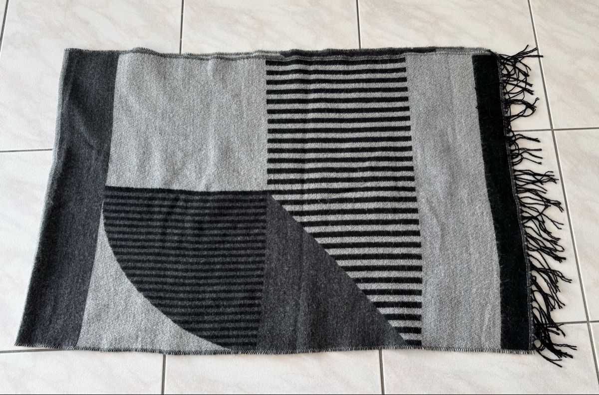 Pieces Foulard & Sciarpe: Neuwertiger Schal / Pieces / anthrazit, schwarz, hellgrau – Nuovo (secondo la descrizione) da Morschach venduto da jeanhenrifabre 2