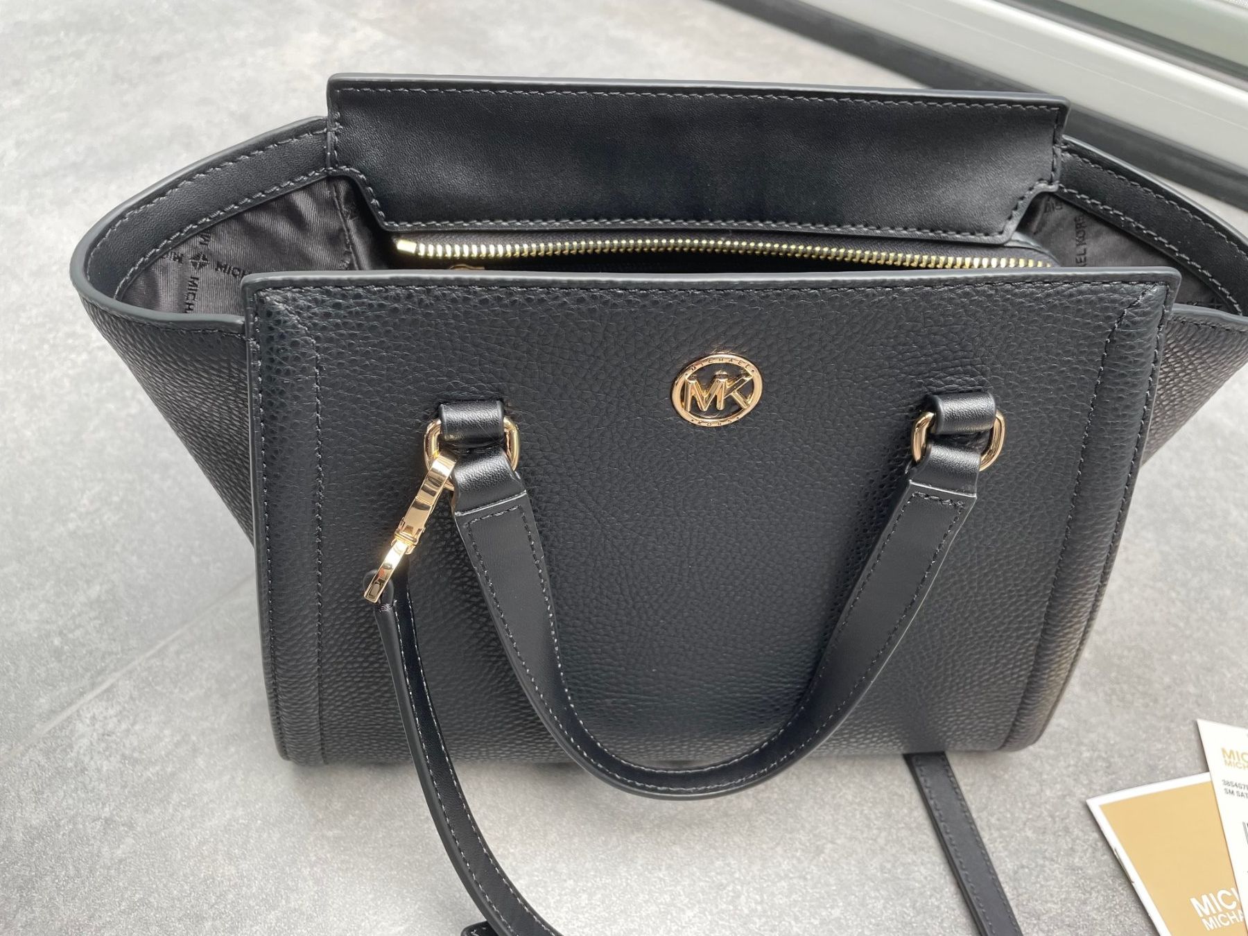 Michael Kors Borse da donna: MICHAEL KORS Handtasche FREYA schwarz, NEU – Nuovo e nell'imballaggio originale da Neftenbach venduto da RIB123456 2
