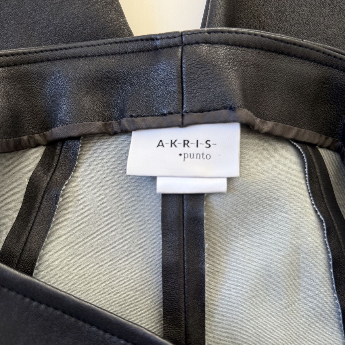 Akris Hosen: AKRIS New FRIA Leather Pants – Neu (gemäss Beschreibung) aus Emmen von Colette-Juliette 6
