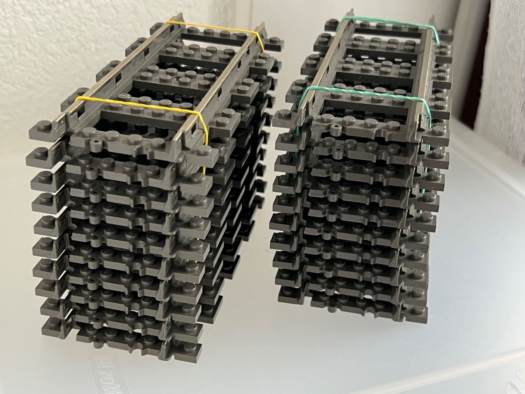 Lego Kit di costruzioni: LEGO 9v Schienen 20x Gerade – Usato da Uttigen venduto da sonorsonic