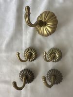 Antike Messinghaken, 5 Stück, Vintage Stil, guter Zustand