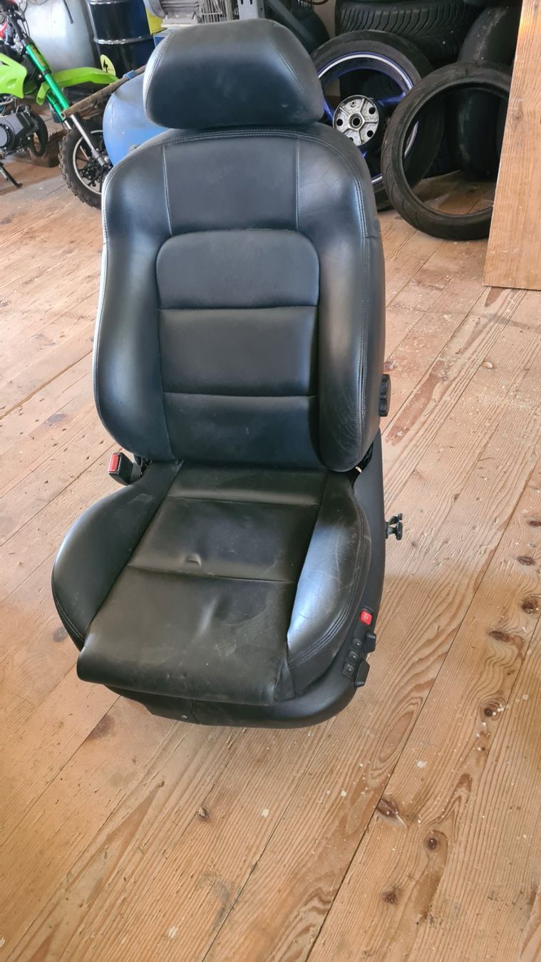 Seat Tutti pezzi di ricambio auto: Seat Leon Ledersitze – Usato da Au SG venduto da fiat27