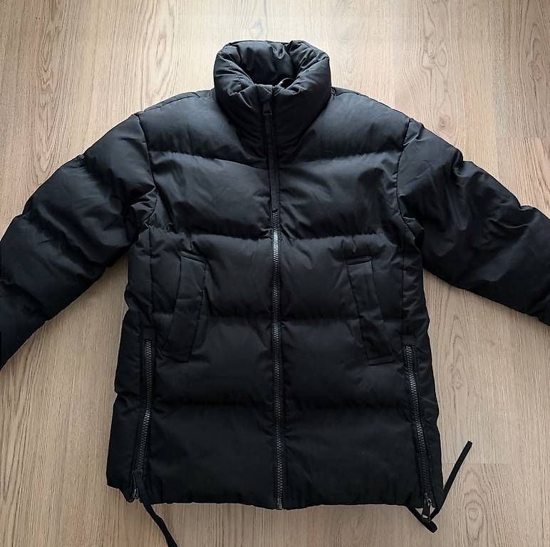 Vestes: SCHWARZE STEPPJACKE GRÖSSE S – D'occasion à Amriswil par deli20 2