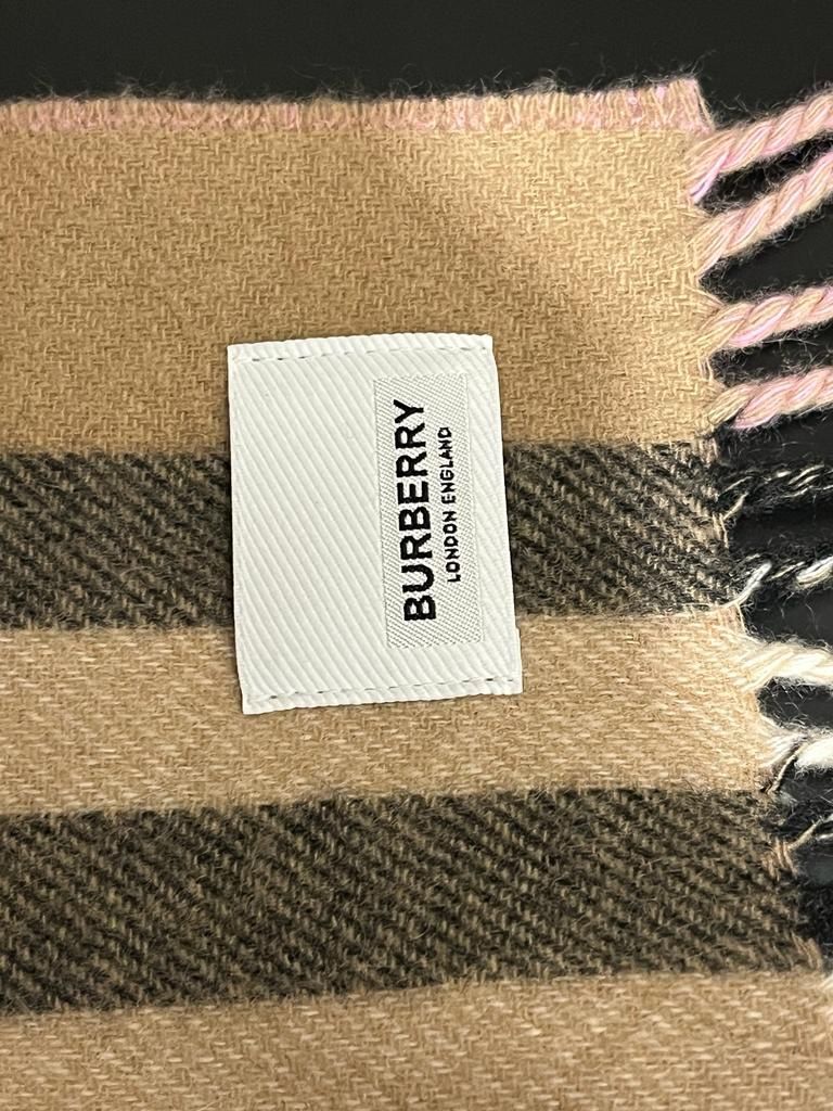 Burberry Foulard & Sciarpe: Echarpe Burberry édition spécial Limitée Horse Ferry – Nuovo e nell'imballaggio originale da Ecublens VD venduto da mar_qw6r 4