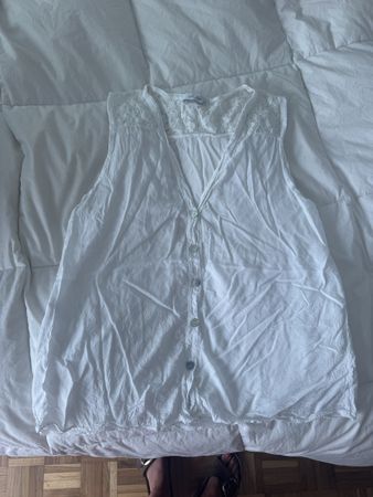 Haut blanc sans manches taille M avec dentelle