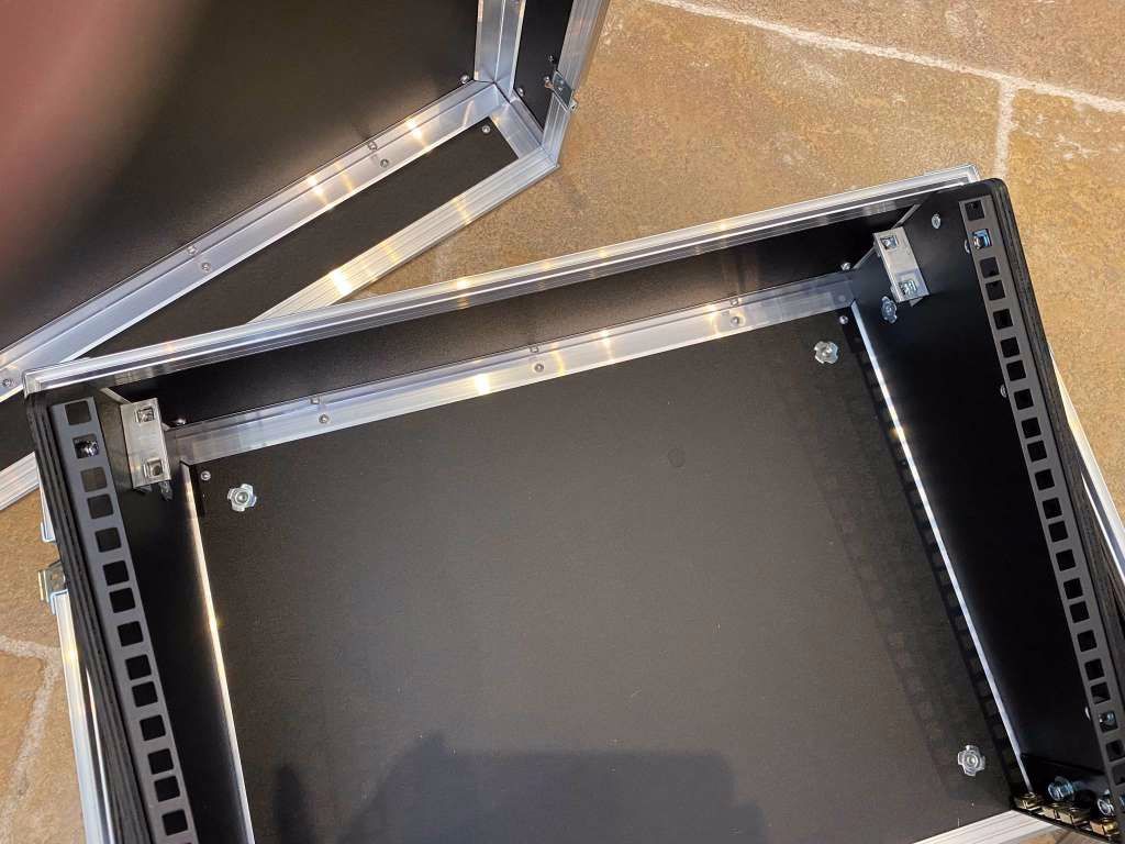 Altri accessori: Flightcase pour table de mixage rack 19" 8U neuf – Nuovo (secondo la descrizione) da Gland venduto da musiquegland 2