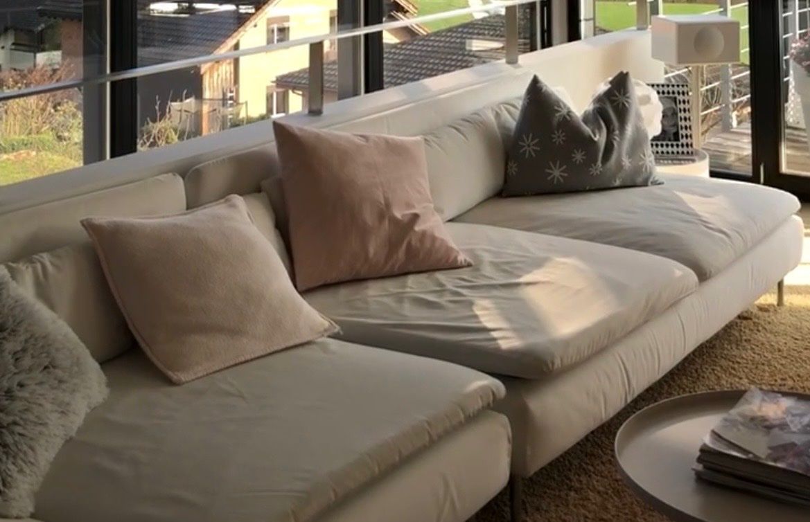 Divani: Wunderschönes Sofa in einem feinen rosa Bastellton – Usato da Nenzlingen venduto da Aliza1 1
