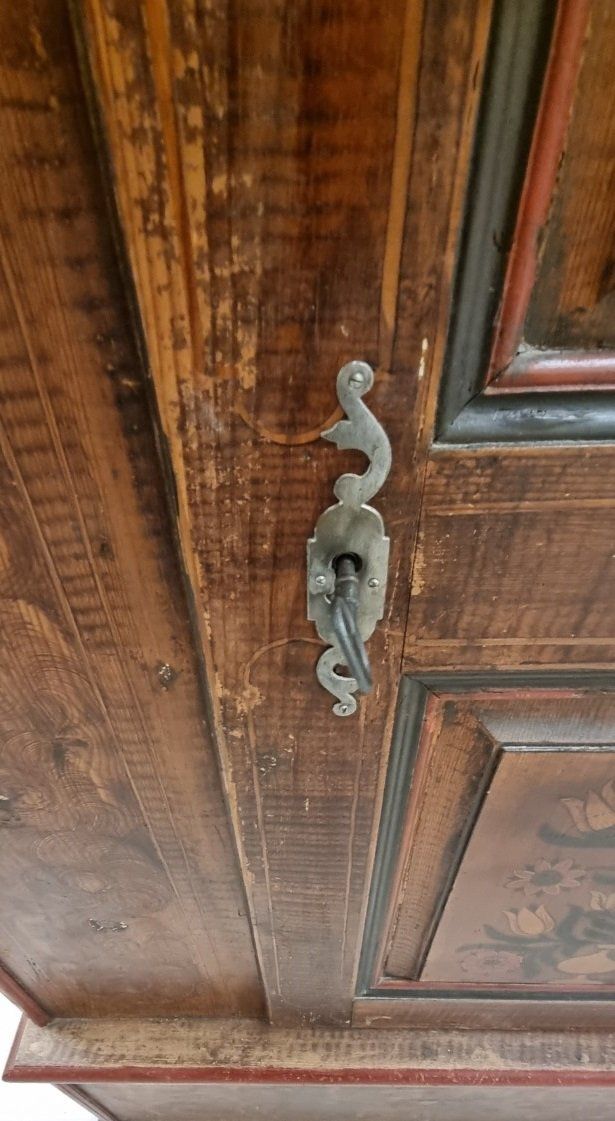 Armadi: Alter Schrank Bauernschrank aus Bern – Usato da Flums venduto da Flumsantik 2