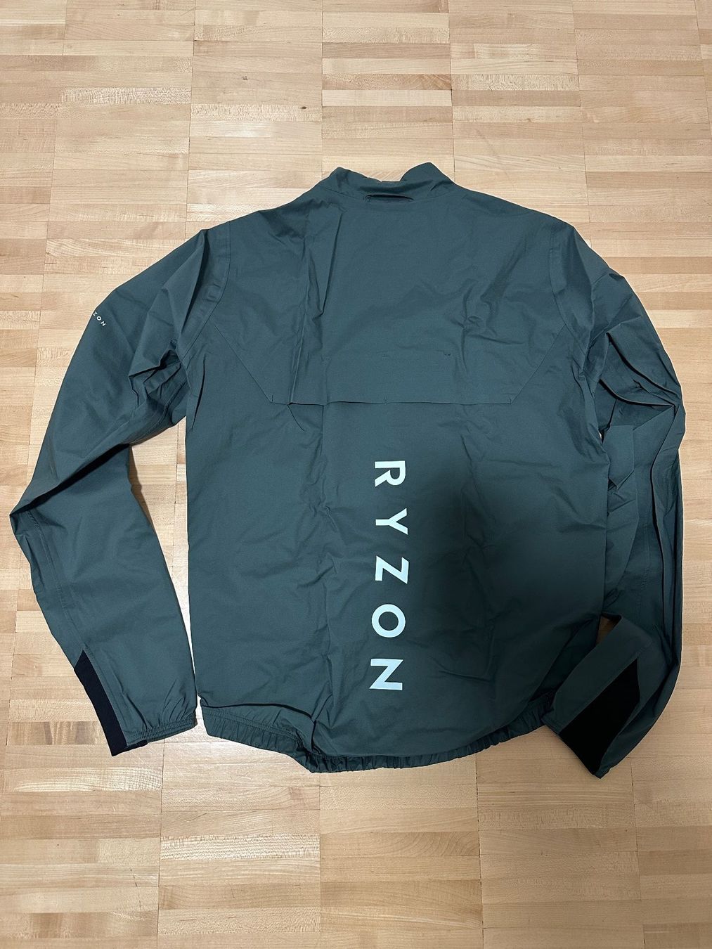 Giacche: Ryzon Cycling Rain Jacket Men – Usato da Luzern venduto da Pumpfish 1