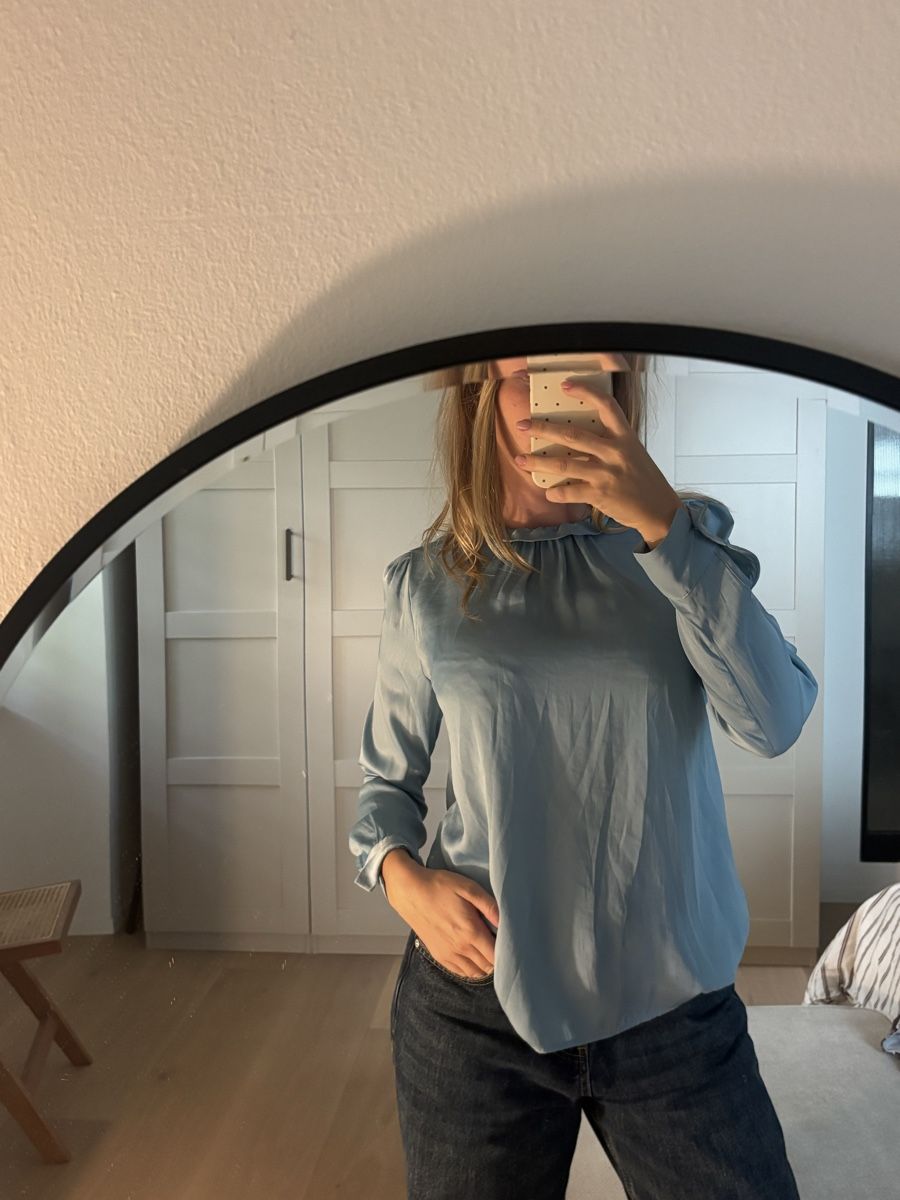 Banana Republic Camicette: Banana Republic Bluse hellblau langarm – Usato da Zürich venduto da Summy97