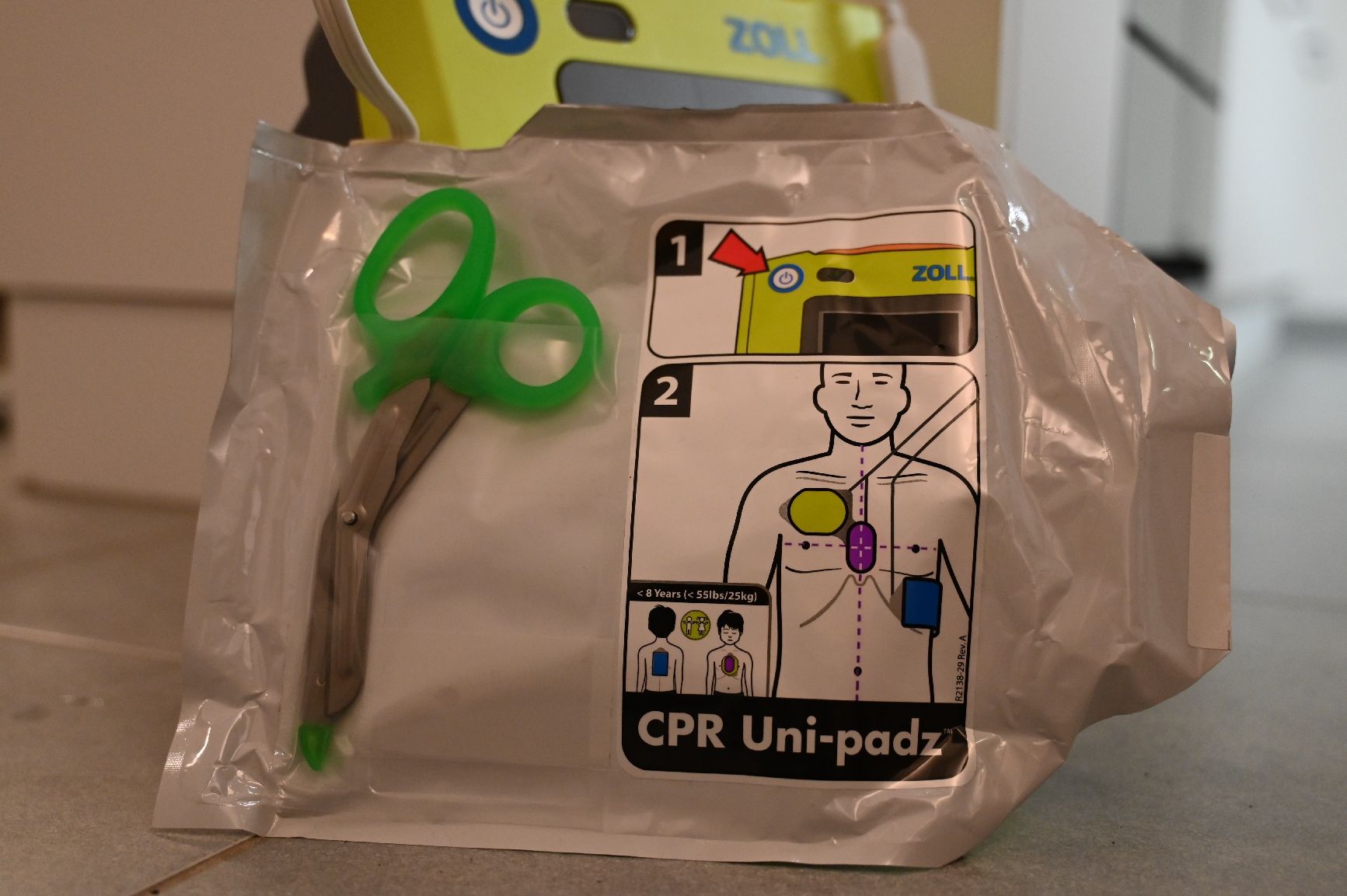 Attrezzature mediche: Zoll AED 3 Defibrillator/ Défibrillateur – Nuovo (secondo la descrizione) da ottenbach venduto da osiris-3242 4