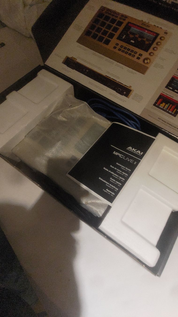 Akai Strumenti musicali: AKAI PROFESSIONAL MPC LIVE II – Nuovo (secondo la descrizione) da Nussbaumen AG venduto da 3D_Printing 5