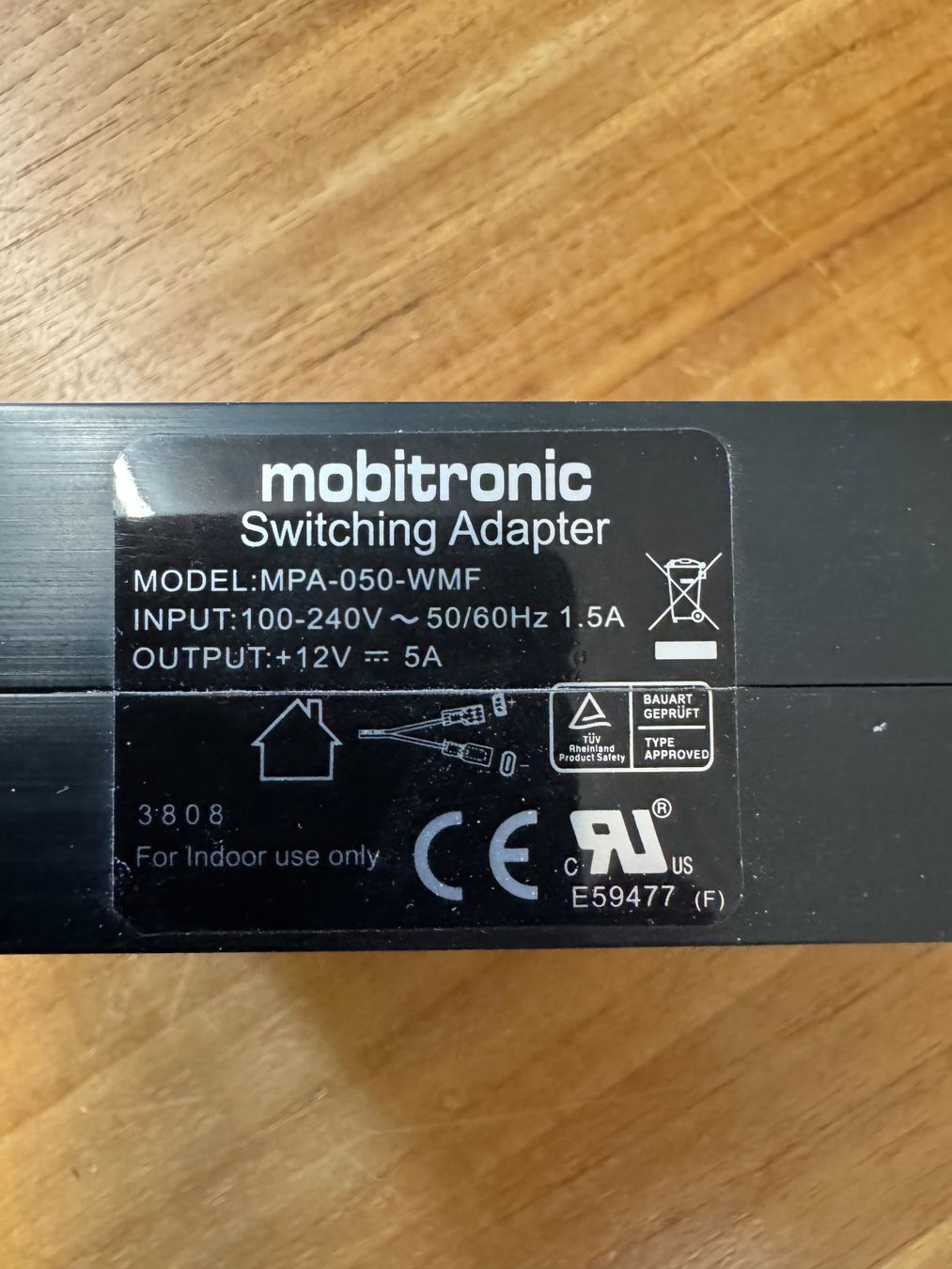 Alimentazione elettrica: Kleines Netzgerät 12 Volt 5 Amp – Usato da Allschwil venduto da Safe1 1