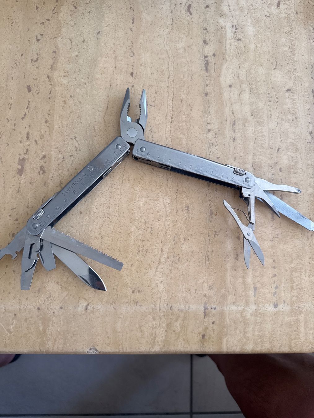 Victorinox Taschenmesser: Victorinox Multitool mit Etui neuwertiger Zustand – Gebraucht aus Rüti b. Büren von helscherj 2